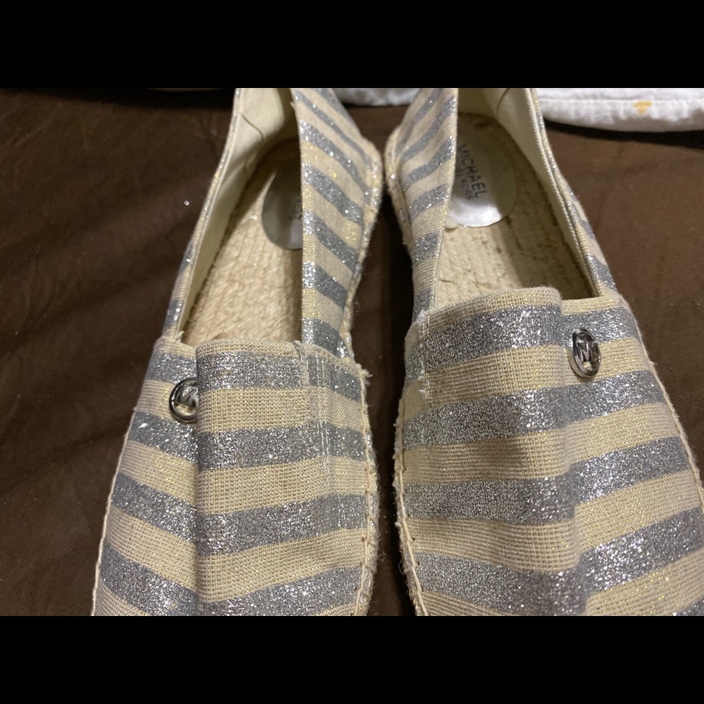 Shoe - Picture 2 of 4